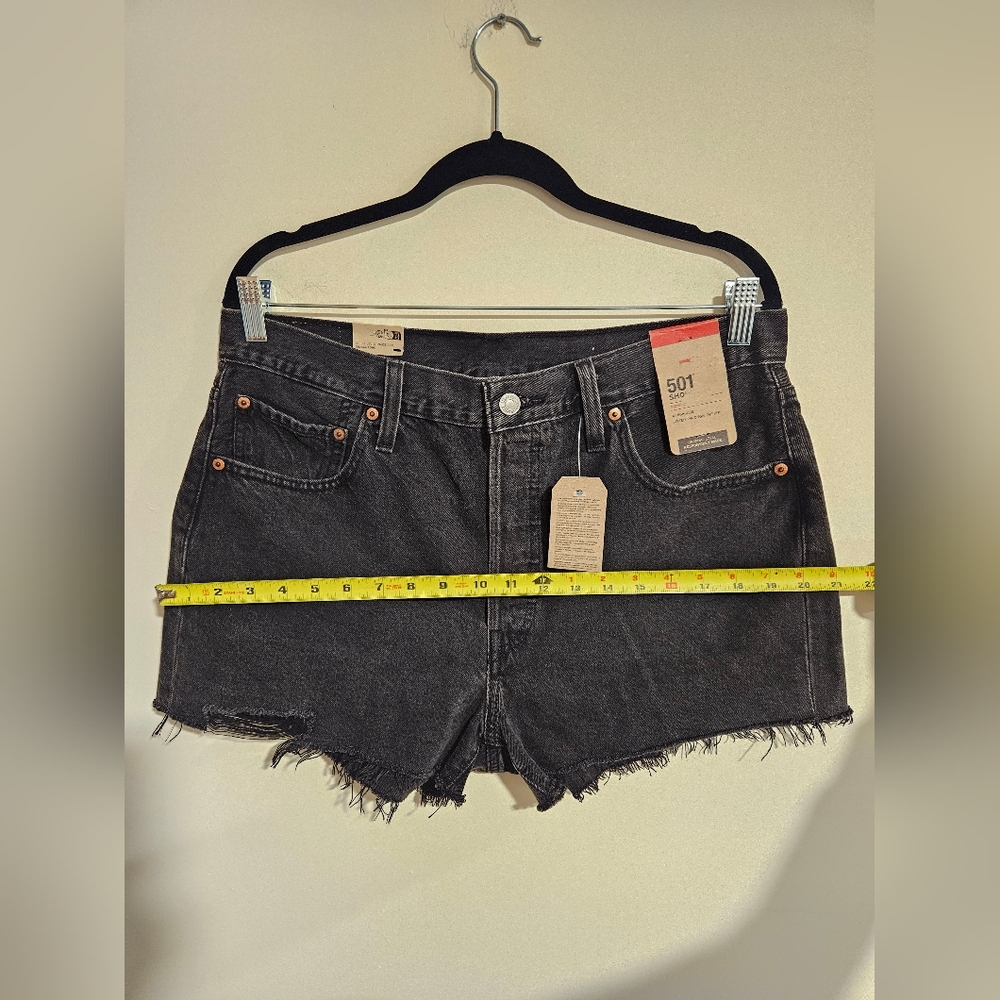 Levi's 501 Shorts - Picture 5 of 7